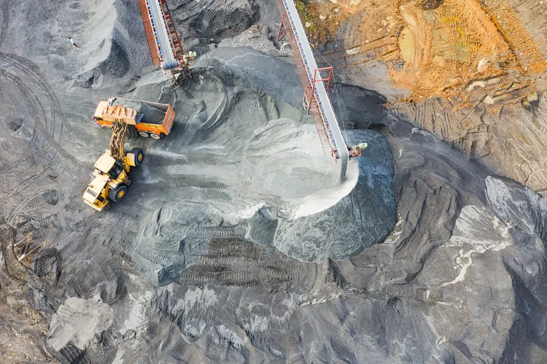 Achieving Smarter Mining Operations with IP-Based KVM Solutions Achieving Smarter Mining Operations with IP-Based KVM Solutions